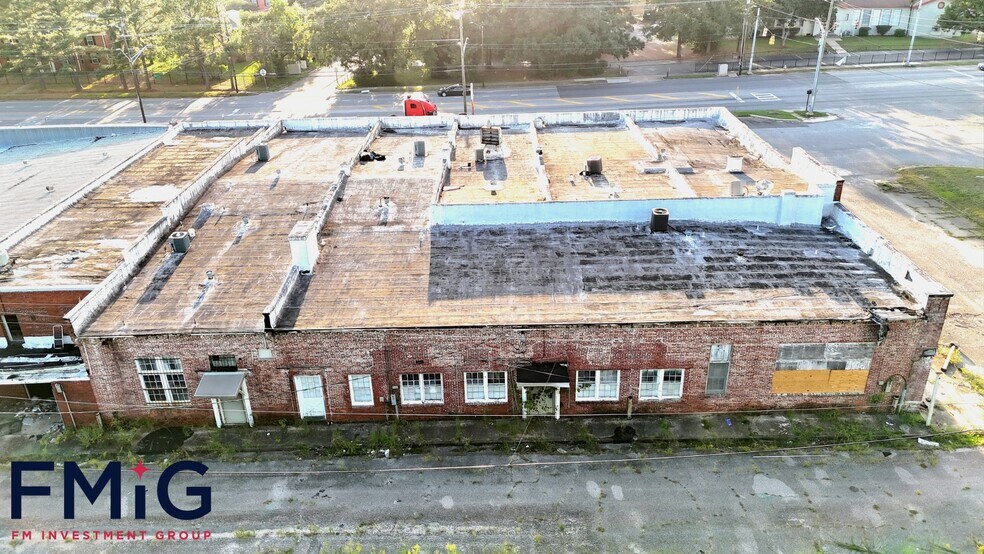 More Photos Of 156 N Craft Hwy, Chickasaw Storefront For Sale