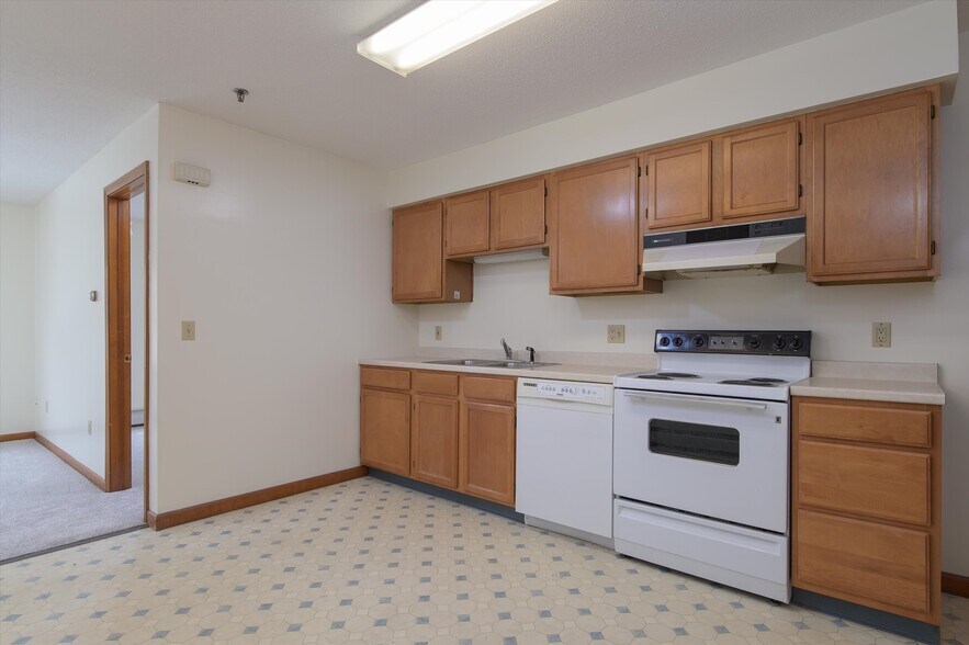 More Photos Of 156 Main St, Ludlow Office For Sale