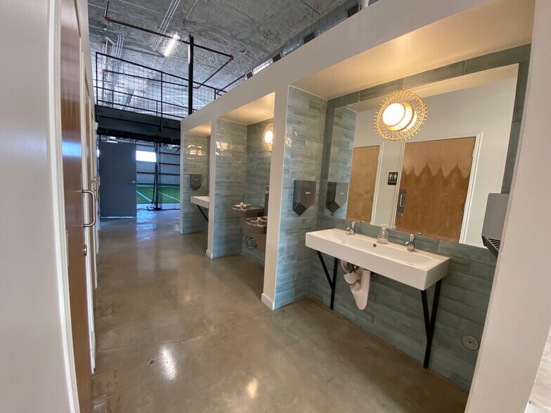 More Photos Of 443 Bastrop Hwy, Austin Flex For Lease