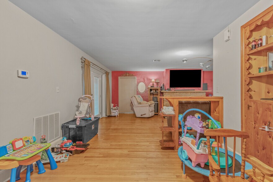 More Photos Of 2331 Congressman W L Dickinson dr, Montgomery Self Storage For Sale