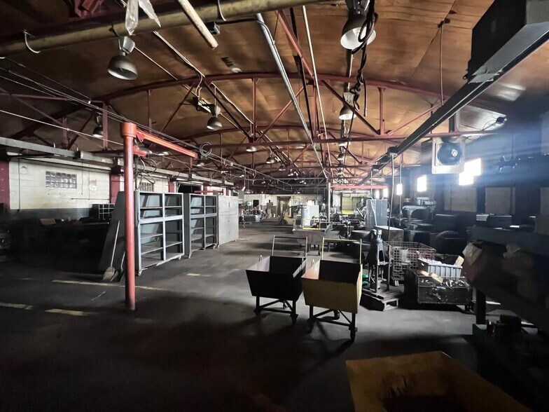 More Photos Of 1420 Adams Ave, Huntington Warehouse For Lease