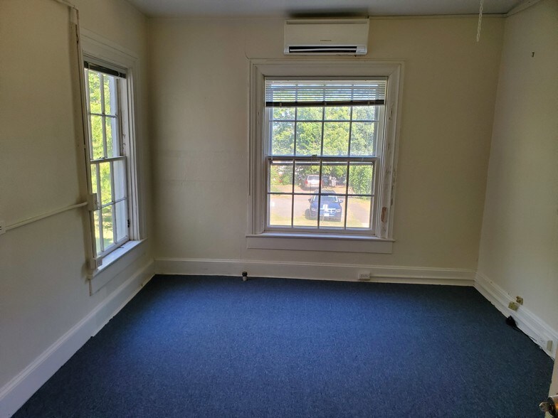 More Photos Of 50 Culpeper St, Warrenton Office Residential For Sale