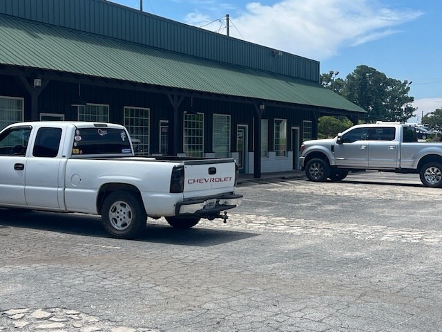 More Photos Of 511 Settlement Rd, Gray General Retail For Lease