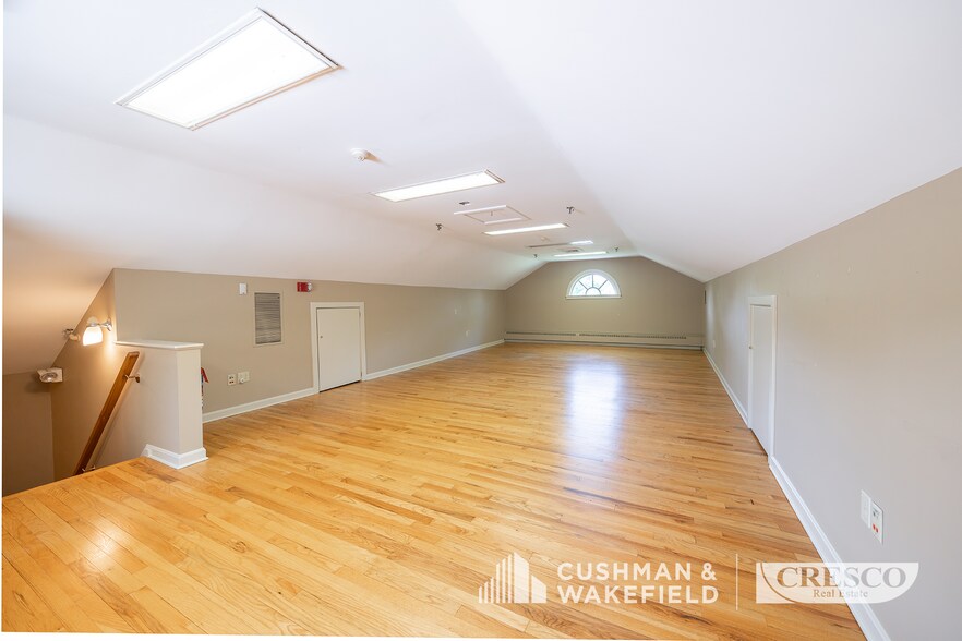 More Photos Of 4420 Sherwin Rd, Willoughby Office For Lease