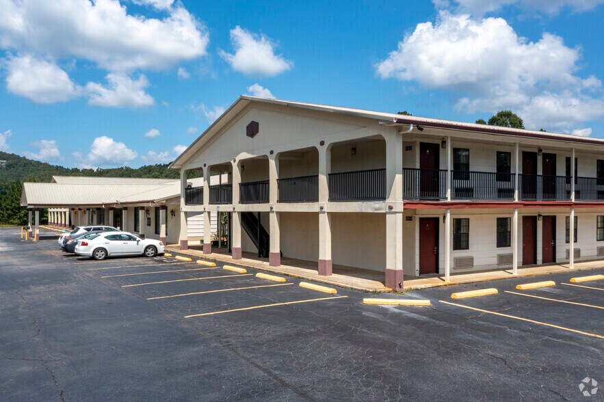 Primary Photo Of 65600 Al Highway 77, Talladega Hotel For Sale
