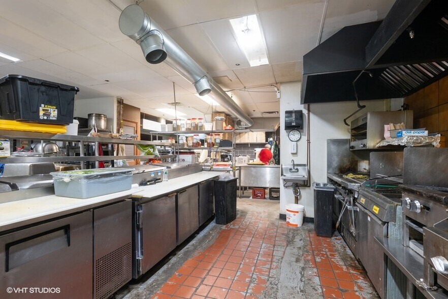 More Photos Of 2723-2727 W Howard St, Chicago Storefront For Sale