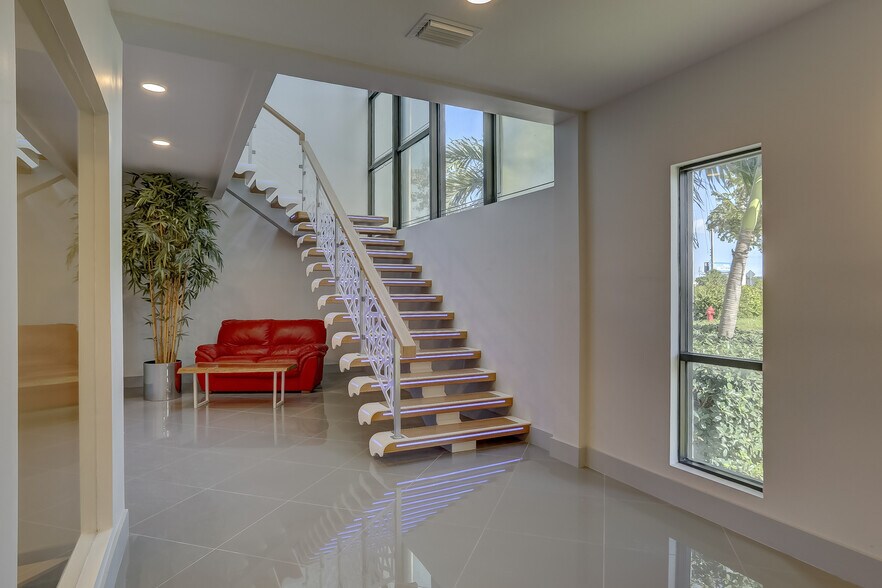 More Photos Of 2115-2145 SW 2nd Ave, Fort Lauderdale Showroom For Sale