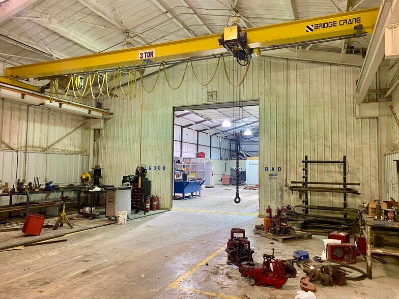 More Photos Of 1206 SE 4th St, Lindsay Manufacturing For Sale