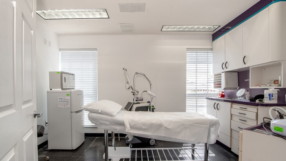 More Photos Of 7777 N University Dr, Tamarac Medical For Sale