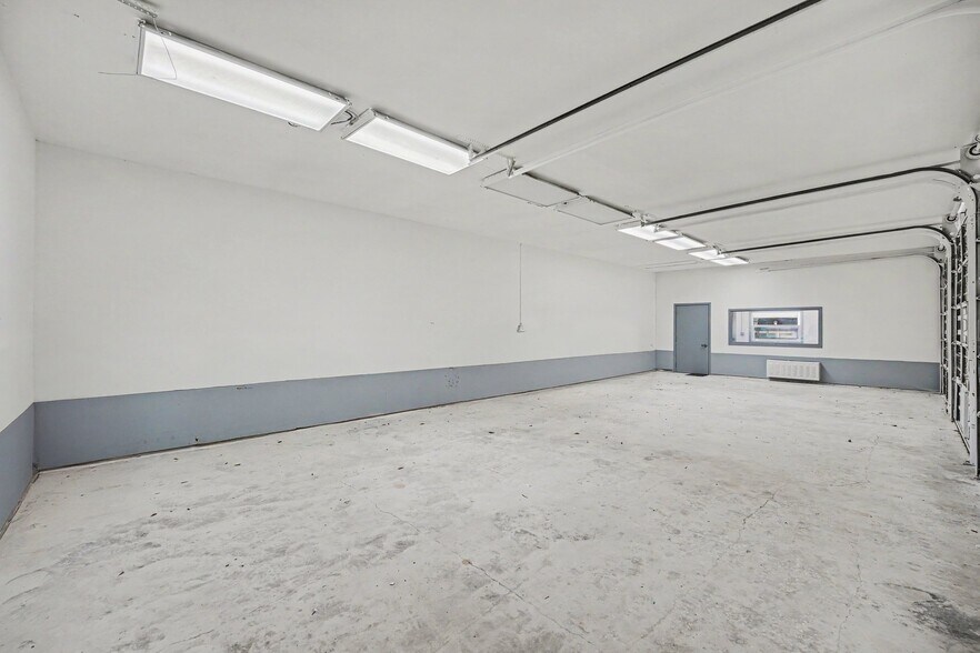More Photos Of 7731 Industrial Rd, Melbourne Warehouse For Lease