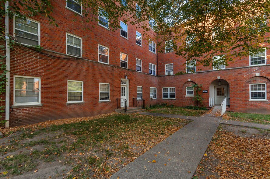 More Photos Of 3333 Grand Ave, Des Moines Apartments For Sale