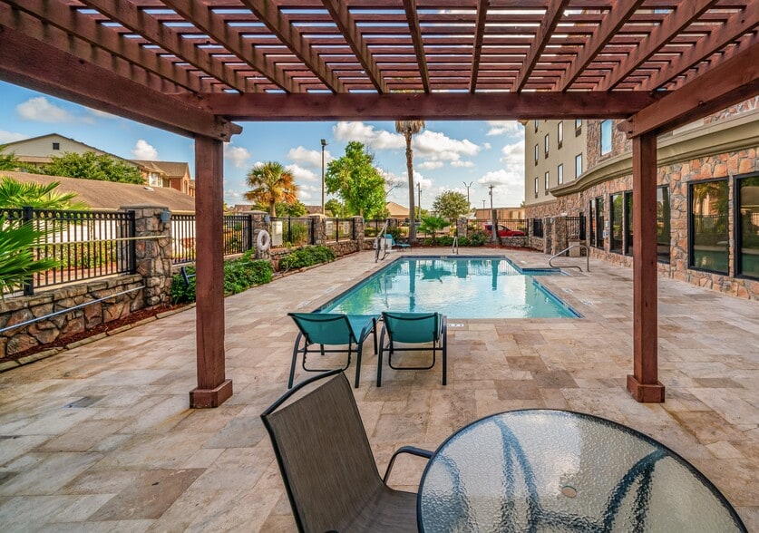 More Photos Of 2440 Gulf Fwy, Texas City Hotel For Sale