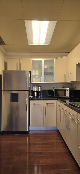 More Photos Of 1 Lake Bellevue Dr, Bellevue Office For Sale