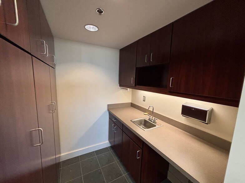 More Photos Of 21 SE 3rd St, Evansville Office For Lease