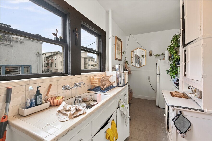 More Photos Of 570 Grand Ave, Oakland Apartments For Sale