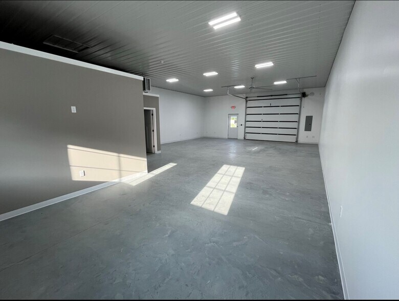 More Photos Of 3139 N Westbury Village Dr, Bloomington Light Distribution For Lease