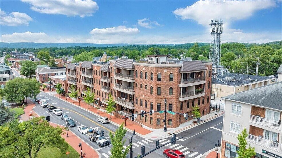 More Photos Of 301 S Main St, Blacksburg Office For Lease