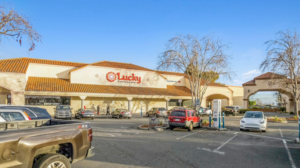 More Photos Of 25151 Santa Clara St, Hayward Supermarket For Sale