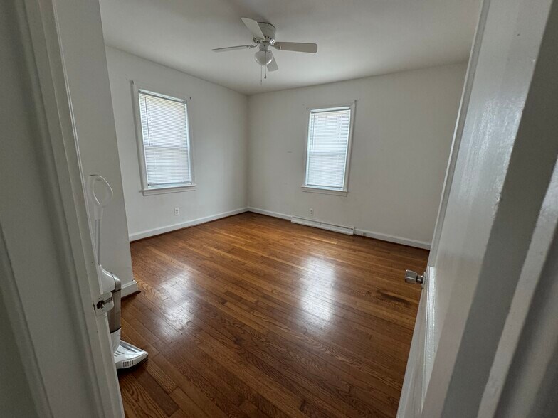 More Photos Of 1932 Spring Hill Rd, Staunton Flex For Sale