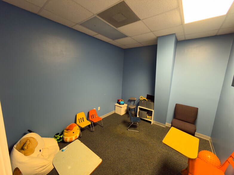 More Photos Of 275 W Airport Blvd, Pensacola Storefront Retail Office For Lease