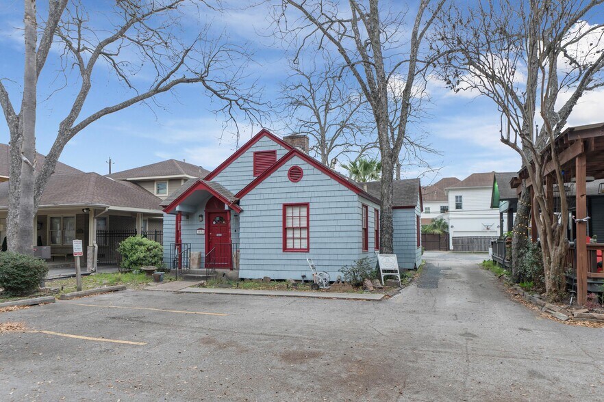 More Photos Of 1030 Heights Blvd, Houston General Retail For Sale