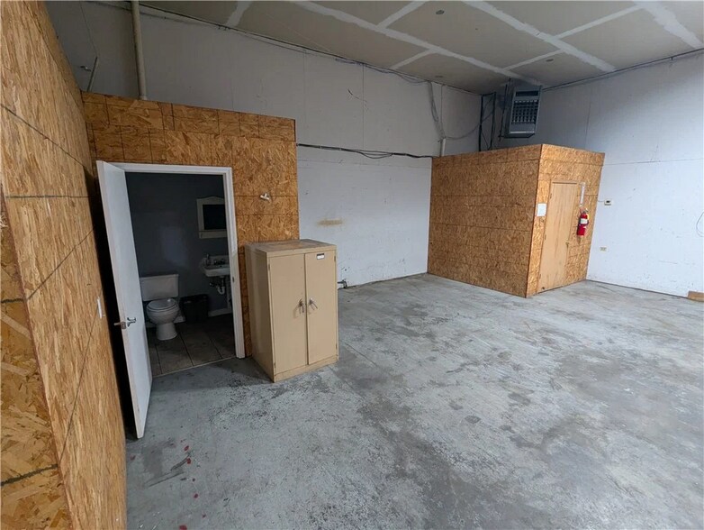 More Photos Of 777-779 Windsor Rd, Charleston Warehouse For Sale