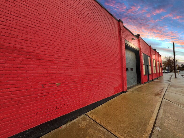 More Photos Of 225 W Main St, Monroe General Retail For Sale