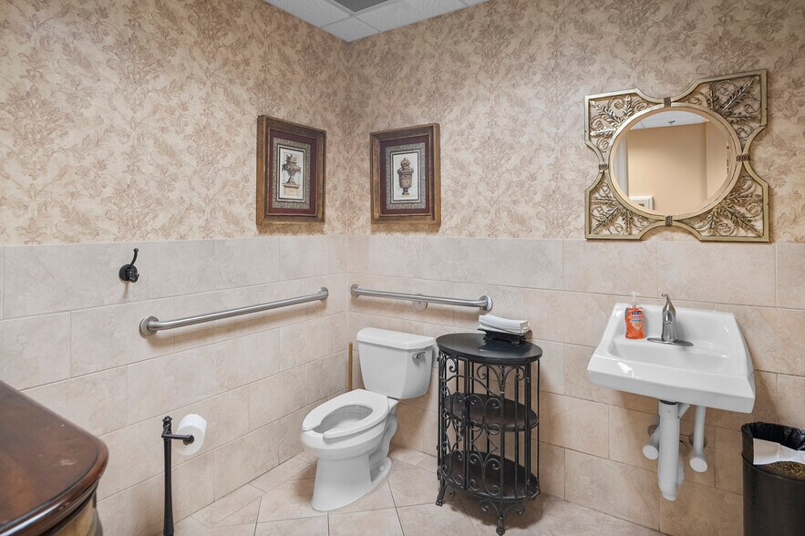 More Photos Of 1518 Legacy Dr, Frisco Office For Lease