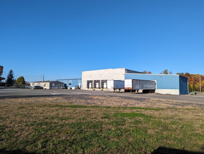 More Photos Of 5 Orchard Dr, Gardiner Warehouse For Lease