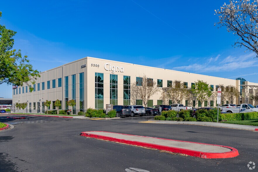 Primary Photo Of 801-835 S Akers St, Visalia Office For Lease