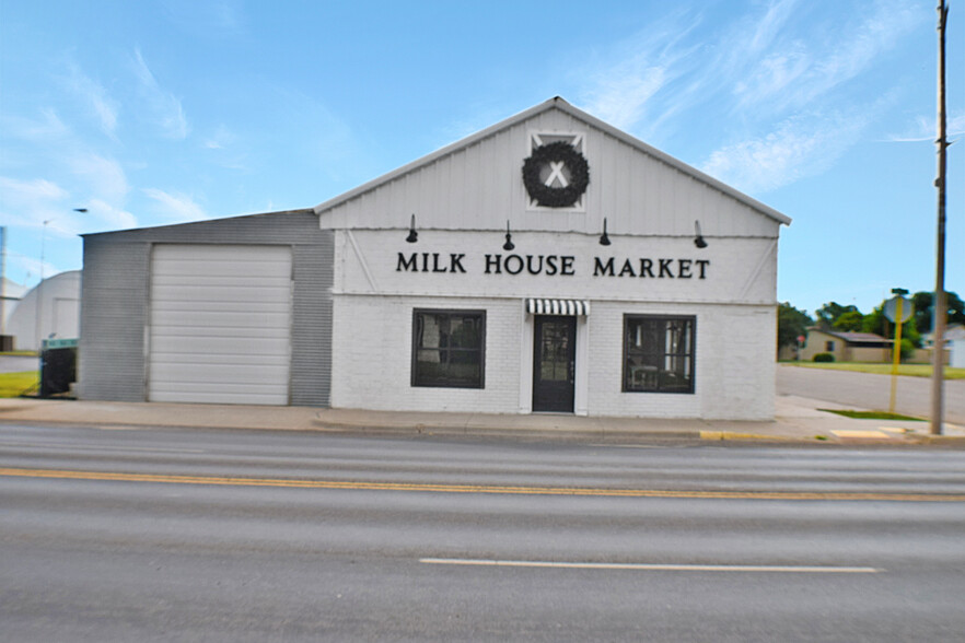 Primary Photo Of 1002 Main St, Friona Storefront For Sale