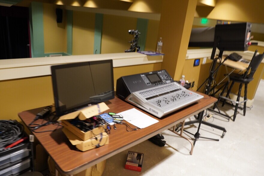 More Photos Of 1028 Main St, Evanston Theater Concert Hall For Sale