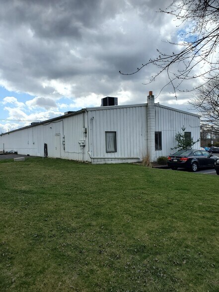 More Photos Of 7642 Beth Bath Pike, Bath Freestanding For Lease