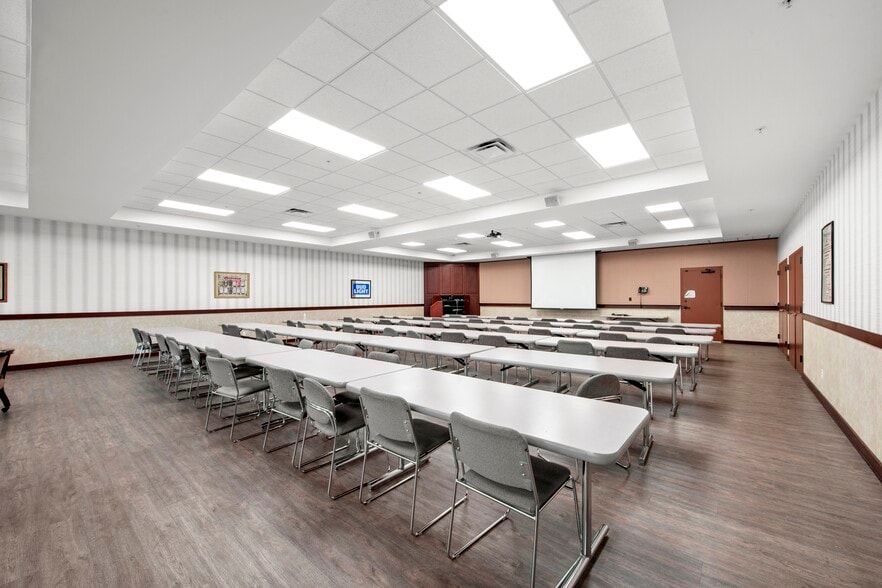 More Photos Of 4747 Progress Ave, Naples Refrigeration Cold Storage For Sale