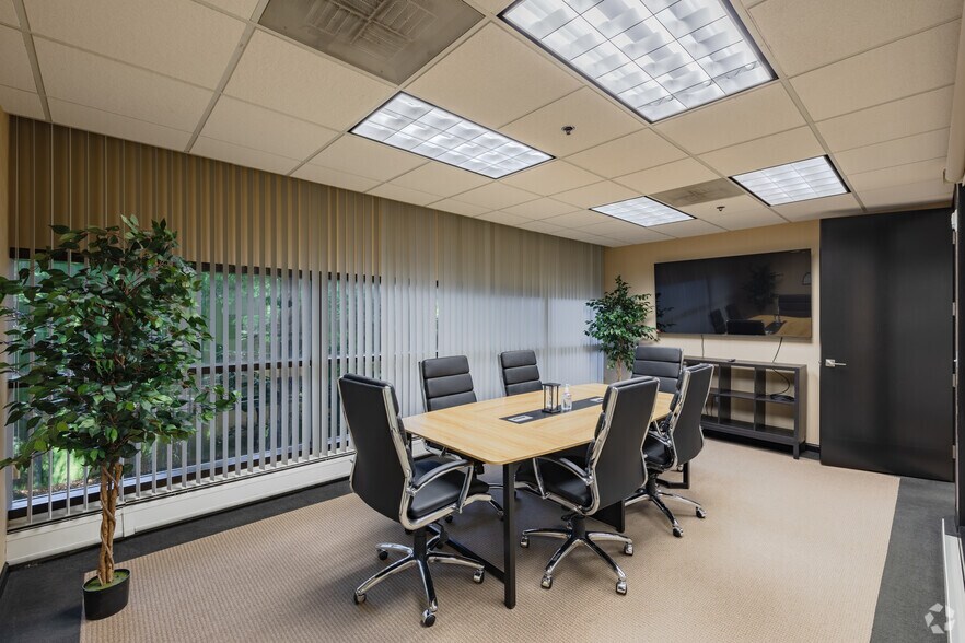 More Photos Of 40900 Woodward Ave, Bloomfield Hills Coworking Space