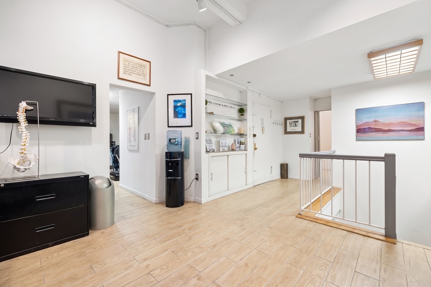 More Photos Of 235 E 49th St, New York Apartments For Sale