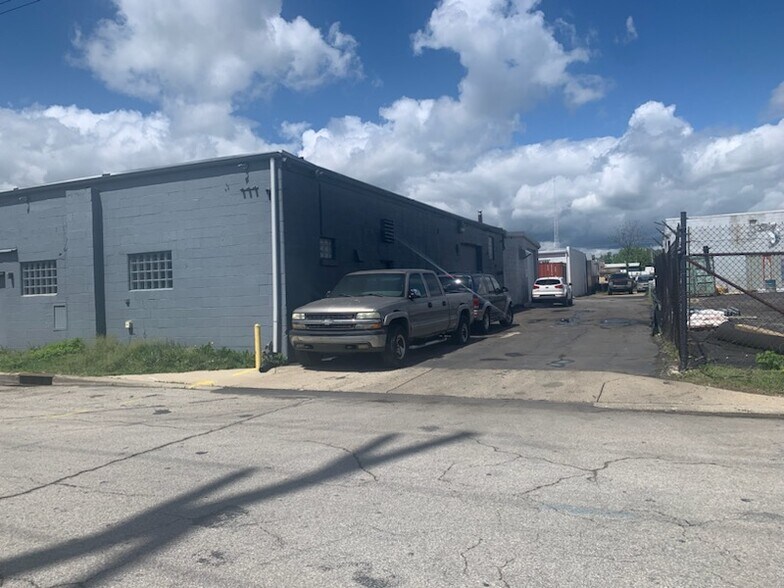 More Photos Of 870 N 20th St, Columbus Warehouse For Lease