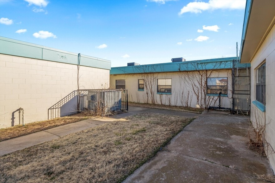 More Photos Of 1215 NE 34th St, Oklahoma City Assisted Living For Lease
