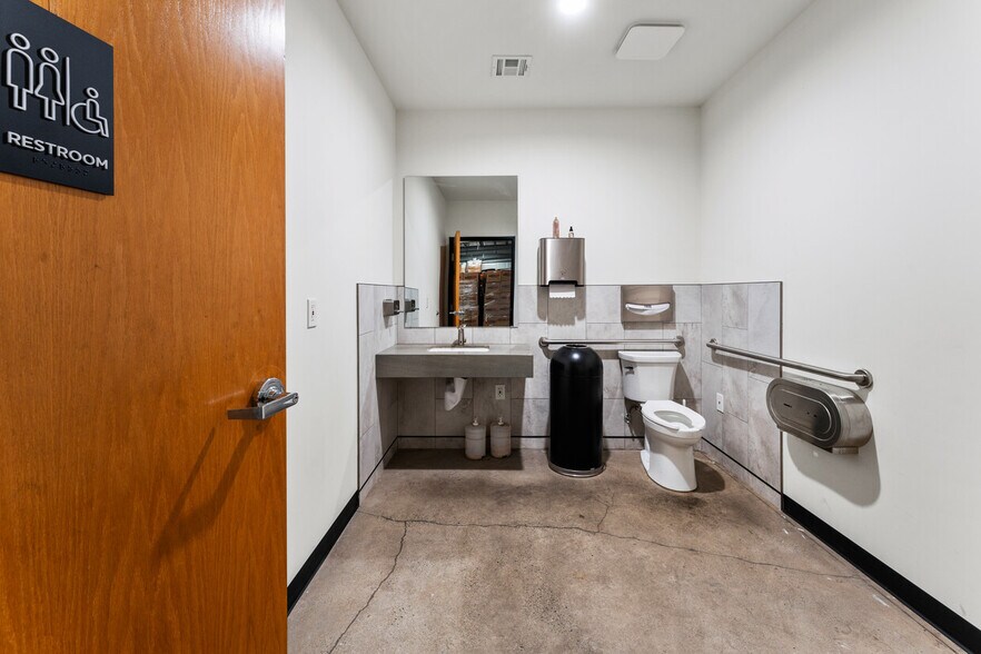 More Photos Of 1635 Cebrian St, West Sacramento General Retail For Sale