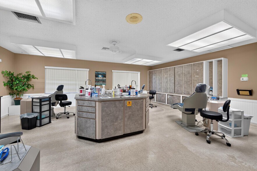 More Photos Of 1205 W Baker St, Plant City Medical For Sale