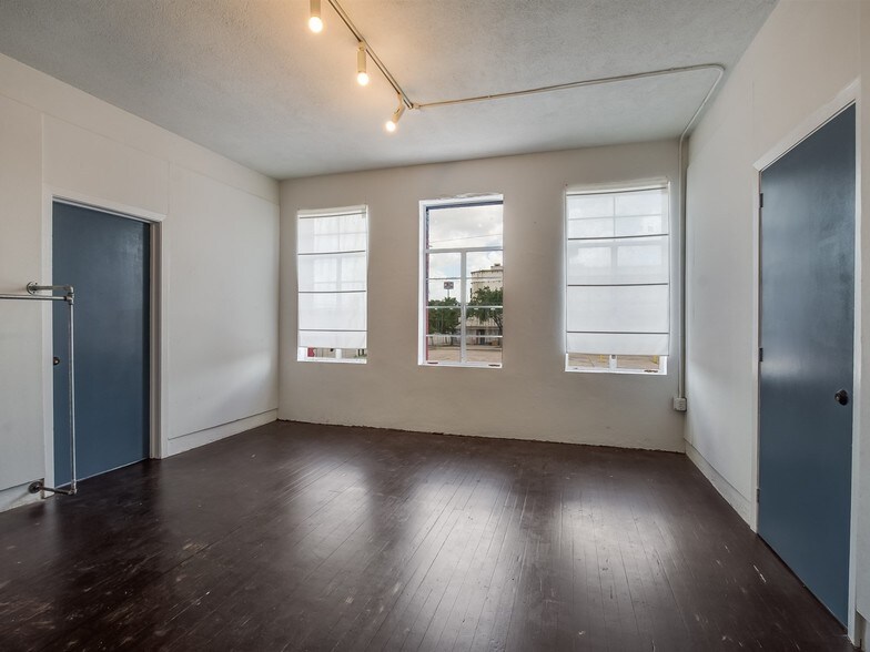 More Photos Of 4118 Fannin St, Houston Storefront For Sale