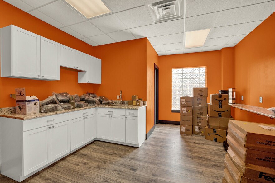 More Photos Of 30665 N Us Hwy 281, Bulverde Office For Sale