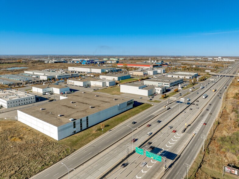 More Photos Of 9393 Boul Métropolitain E, Montréal Warehouse For Lease