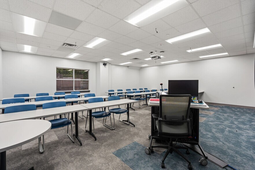 More Photos Of 1411 W Main St, League City Schools For Sale