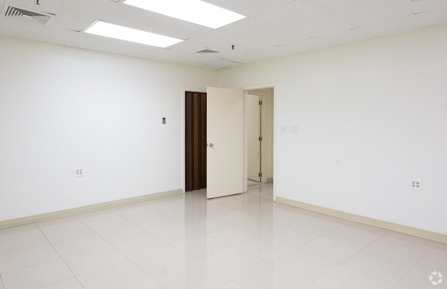 More Photos Of 1 Walnut St, Perth Amboy Warehouse For Lease