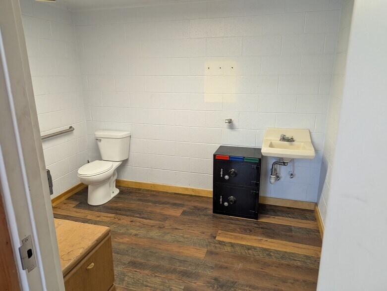 More Photos Of W1957 Highway 16, Ixonia Auto Salvage Facility For Sale