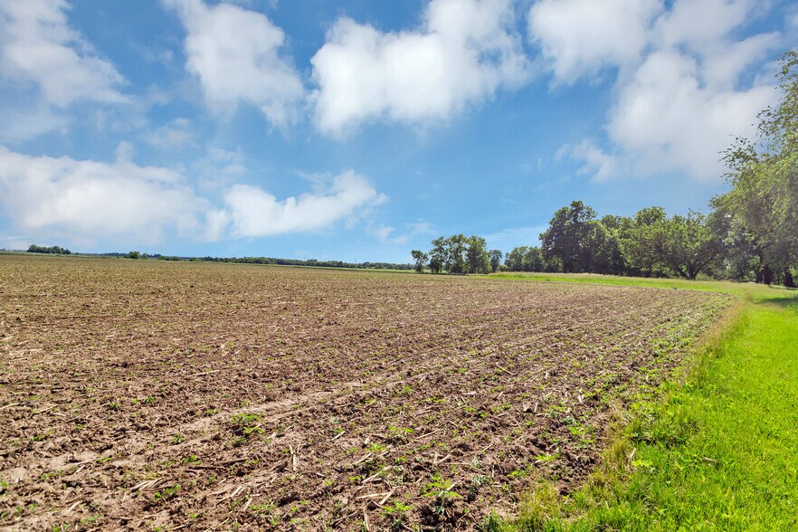 More Photos Of 41W597 US Highway 20, Hampshire Flex For Sale