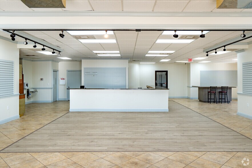 More Photos Of 4455 Ulmerton Rd, Clearwater Warehouse For Lease