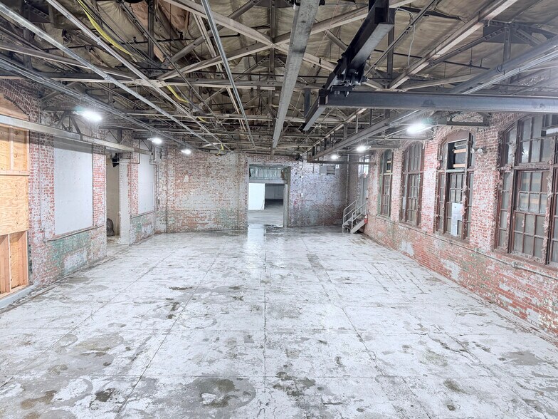 More Photos Of 1140 Garfield Ave, Lancaster Manufacturing For Sale