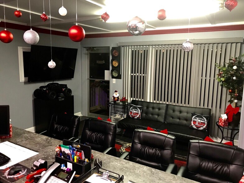 More Photos Of 860 Orange Ave, West Haven Auto Dealership For Lease